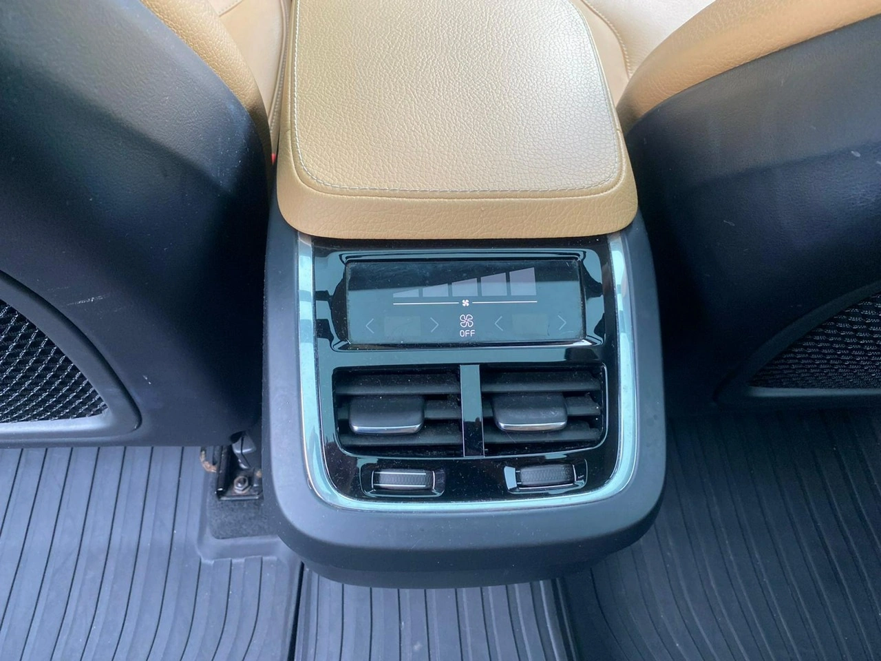 Volvo XC 90 - Zdjęcie 40