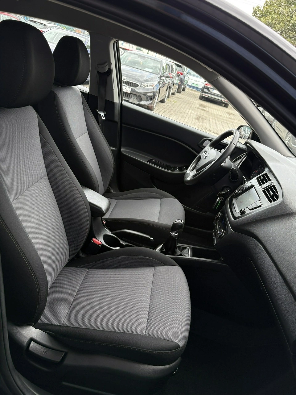 Hyundai i20 - Zdjęcie 19