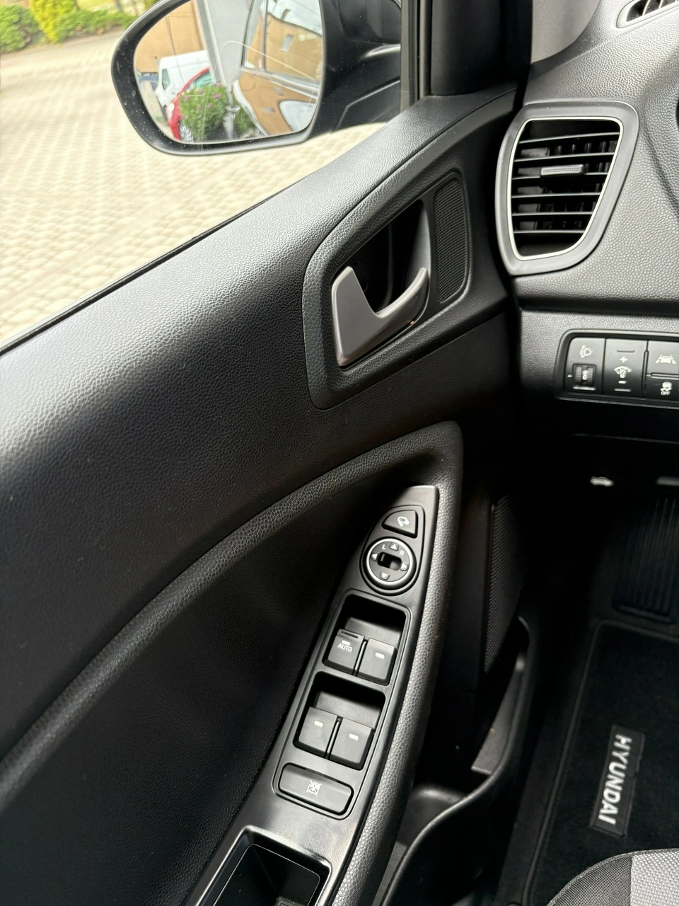 Hyundai i20 - Zdjęcie 31