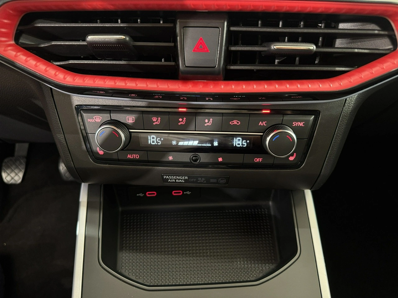 Seat Arona - Zdjęcie 21