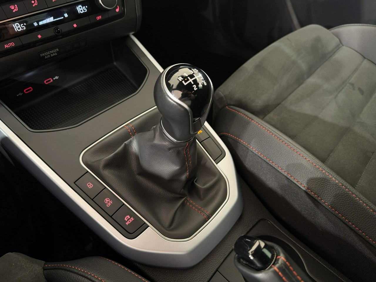 Seat Arona - Zdjęcie 21