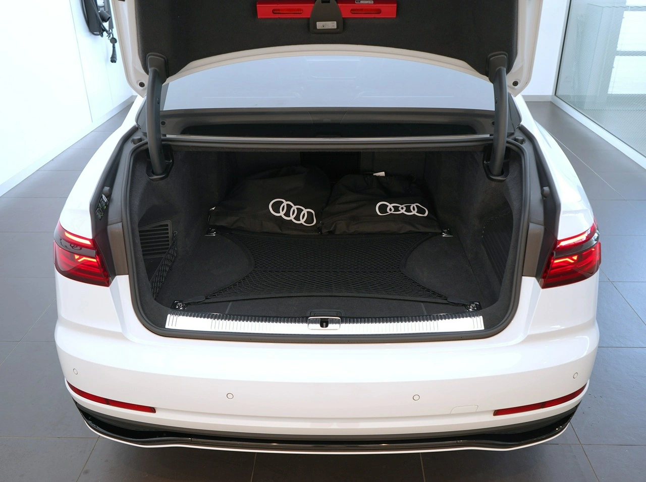 Audi A8 - Zdjęcie 9