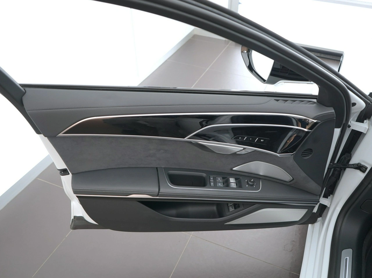 Audi A8 - Zdjęcie 11