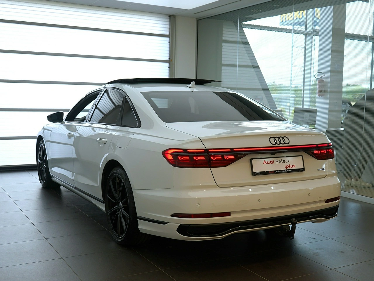 Audi A8 - Zdjęcie 1