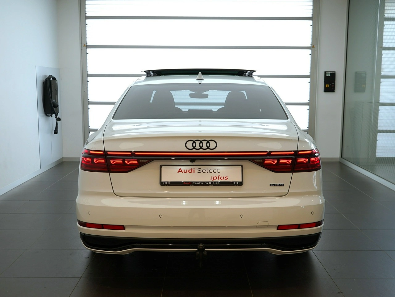 Audi A8 - Zdjęcie 2