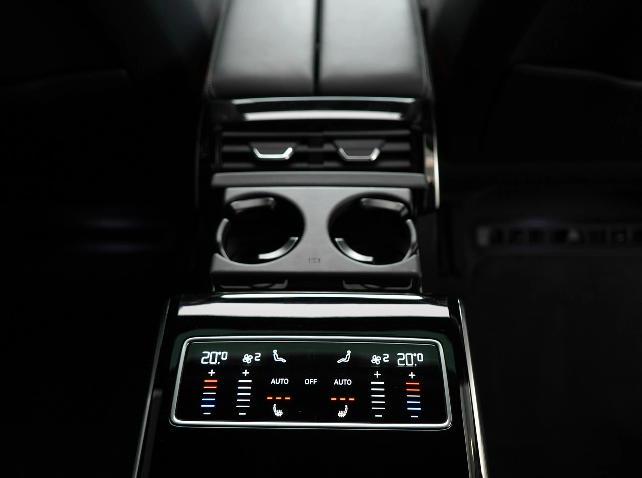 Audi A8 - Zdjęcie 31