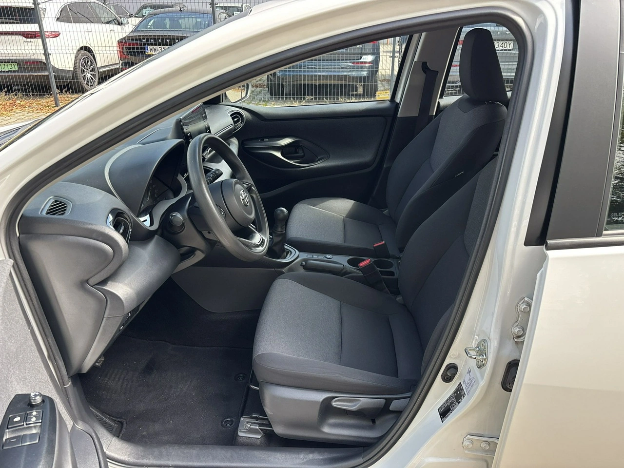 Toyota Yaris - Zdjęcie 9