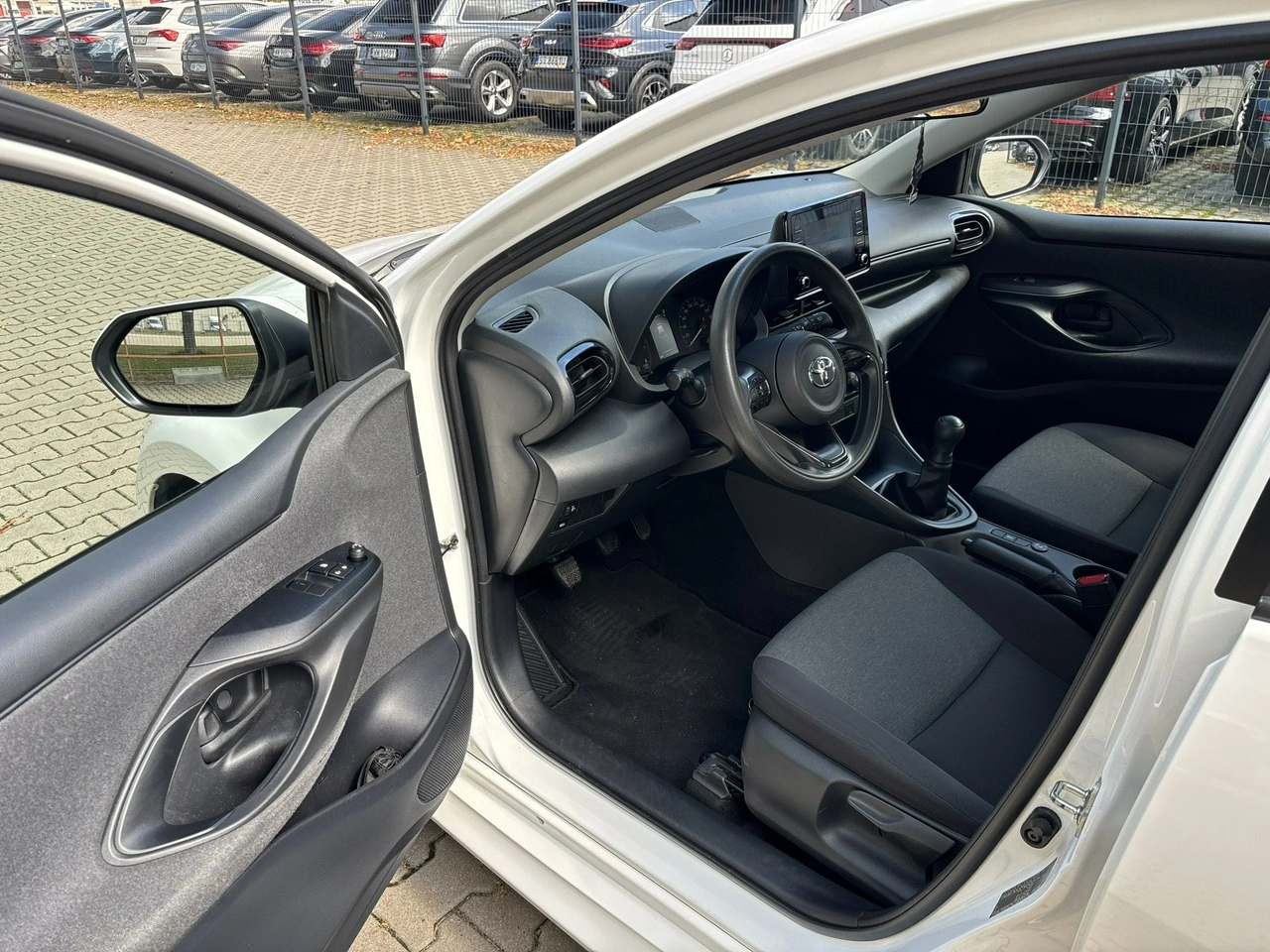 Toyota Yaris - Zdjęcie 10