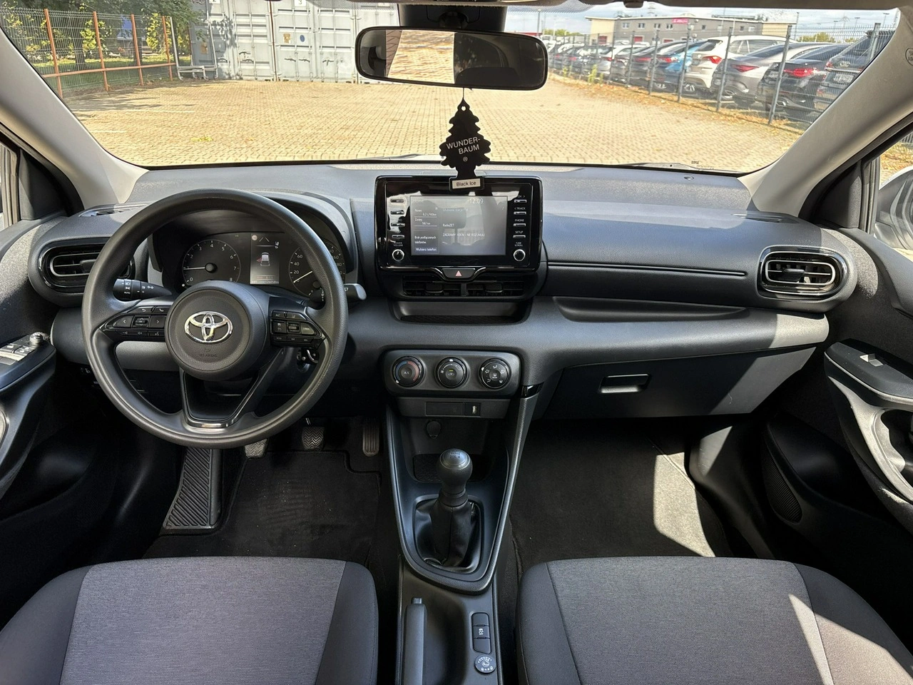 Toyota Yaris - Zdjęcie 12