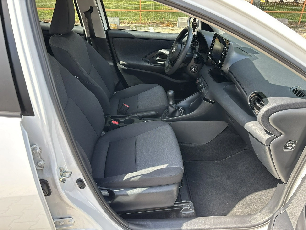 Toyota Yaris - Zdjęcie 14