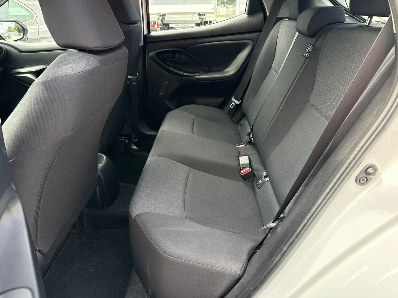 Toyota Yaris - Zdjęcie 13