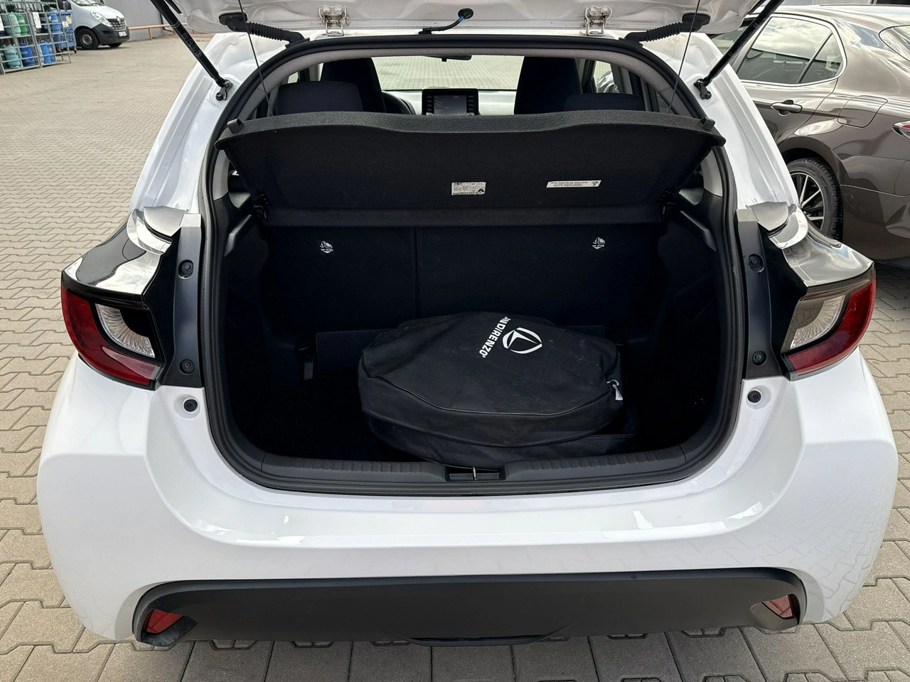 Toyota Yaris - Zdjęcie 14
