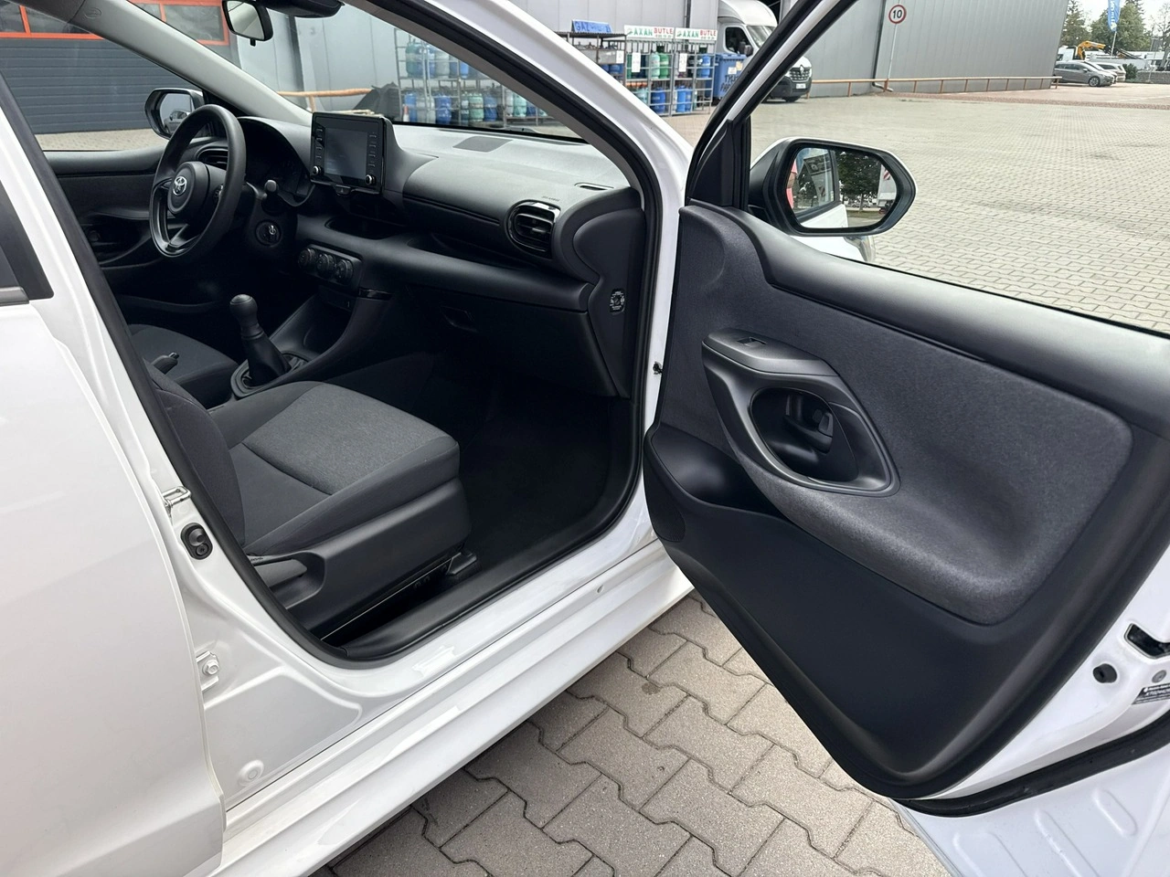 Toyota Yaris - Zdjęcie 17
