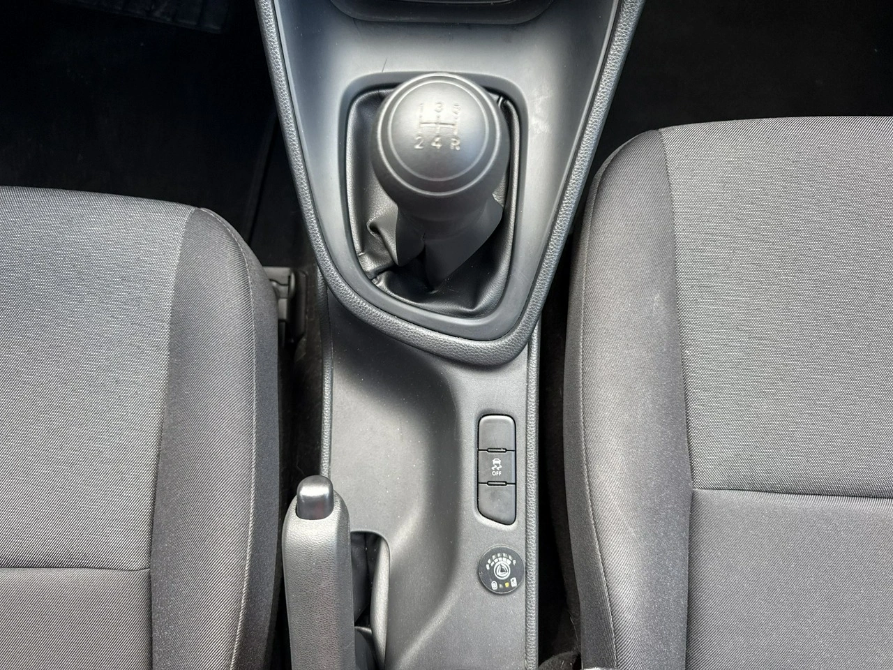 Toyota Yaris - Zdjęcie 21
