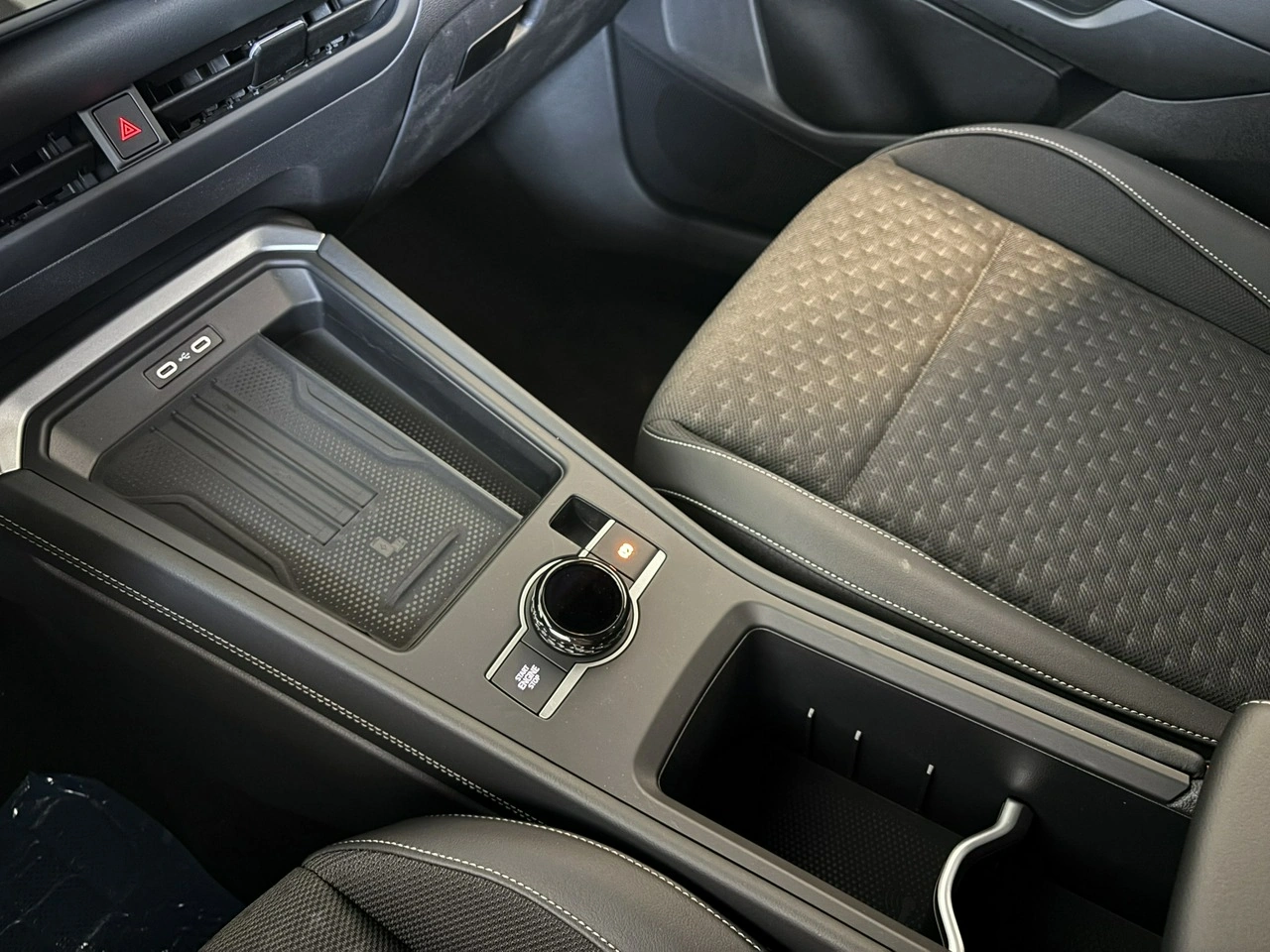 Volkswagen T-Roc - Zdjęcie 12