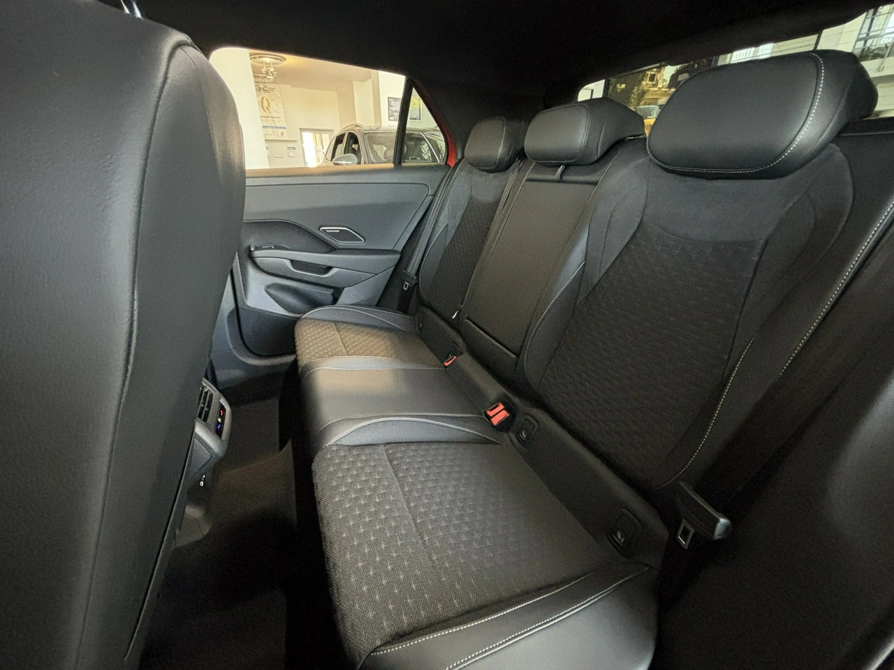 Volkswagen T-Roc - Zdjęcie 14