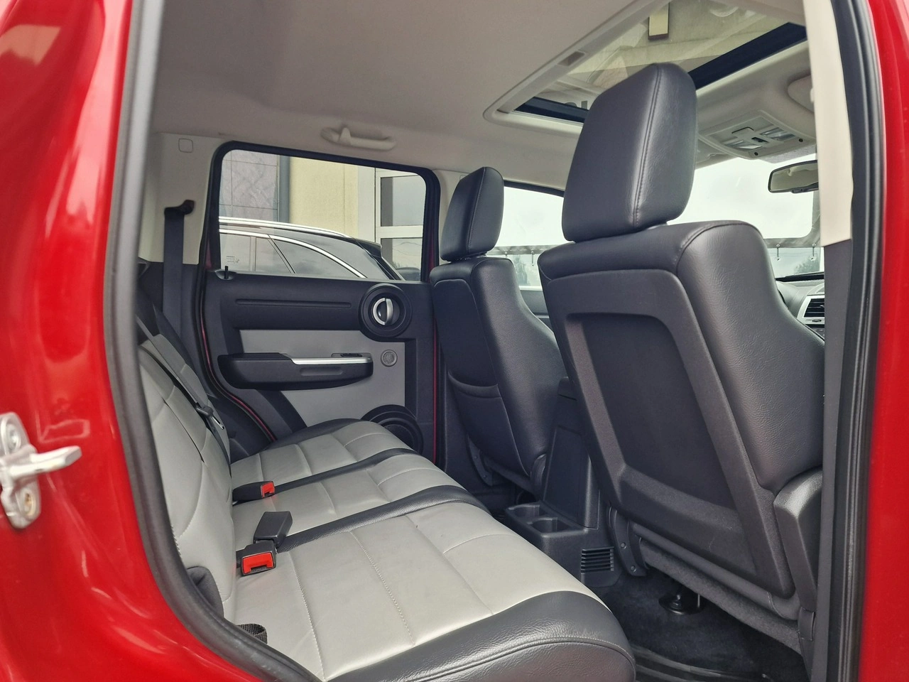 Dodge Nitro - Zdjęcie 27