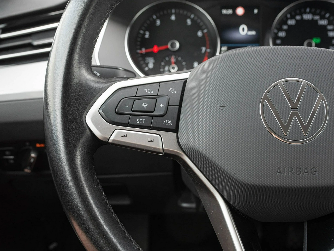 Volkswagen Passat - Zdjęcie 12