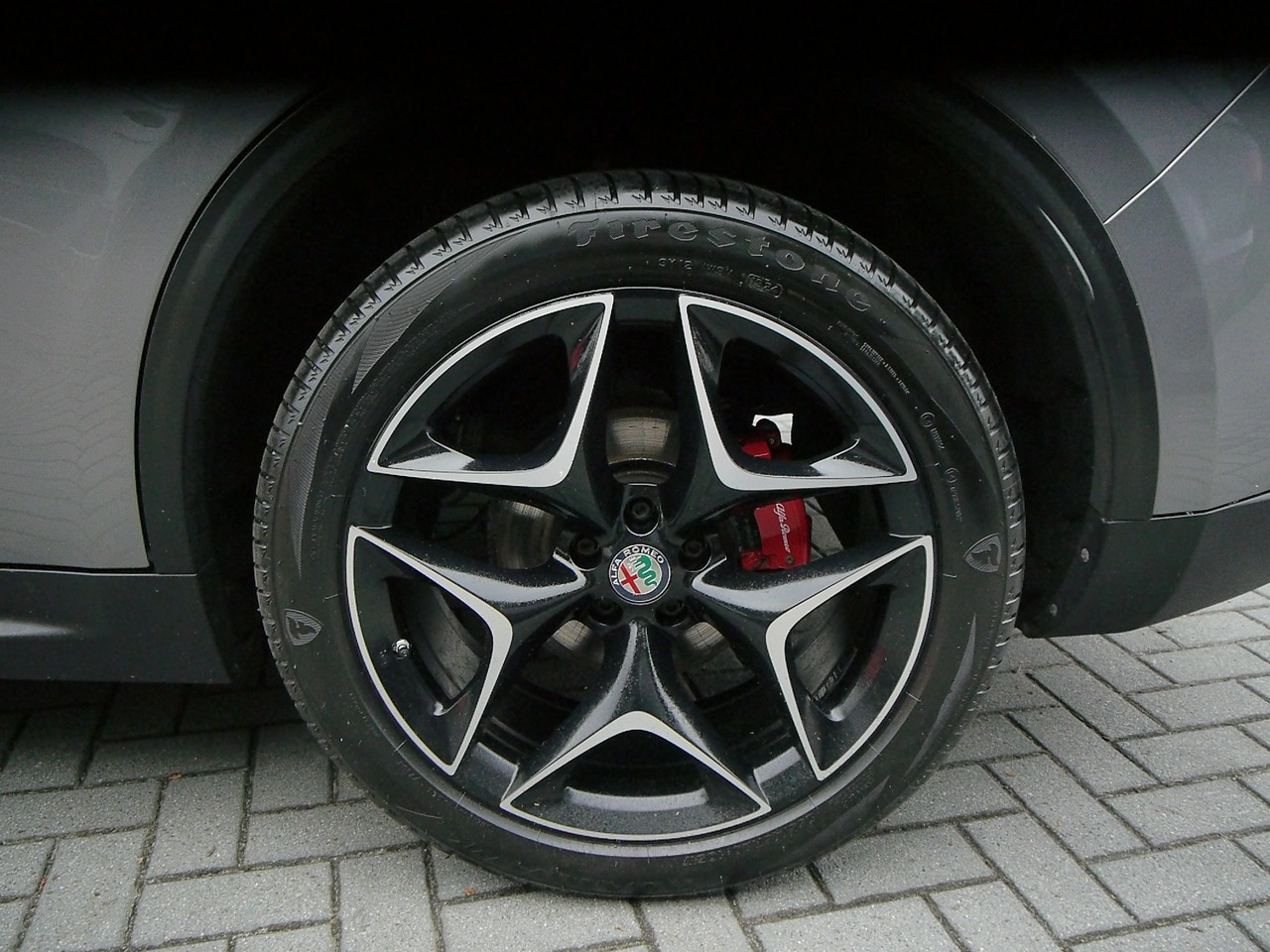 Alfa Romeo Stelvio - Zdjęcie 40