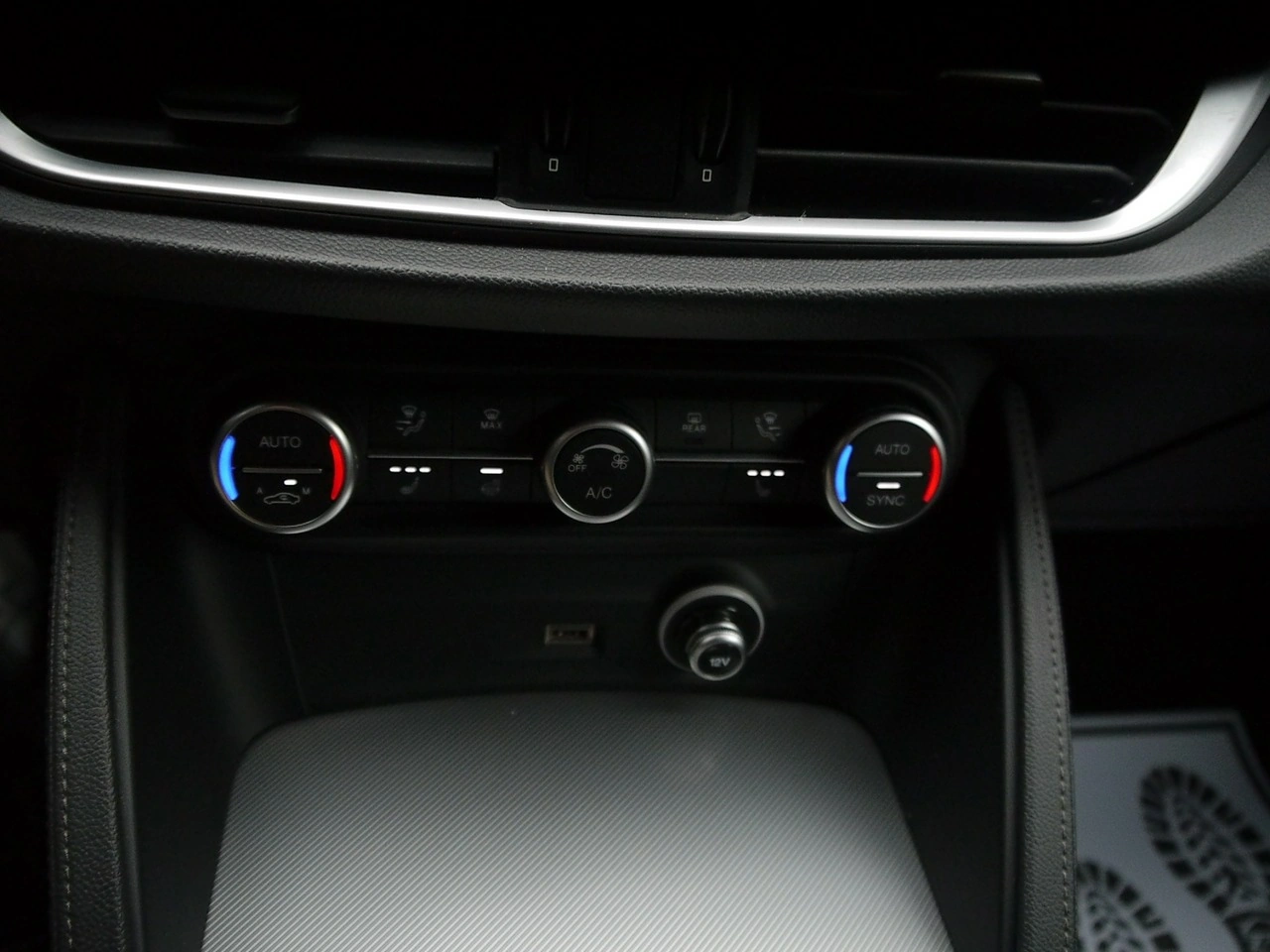 Alfa Romeo Stelvio - Zdjęcie 26