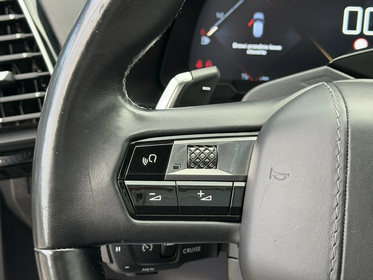 DS Automobiles DS 7 Crossback - Zdjęcie 20