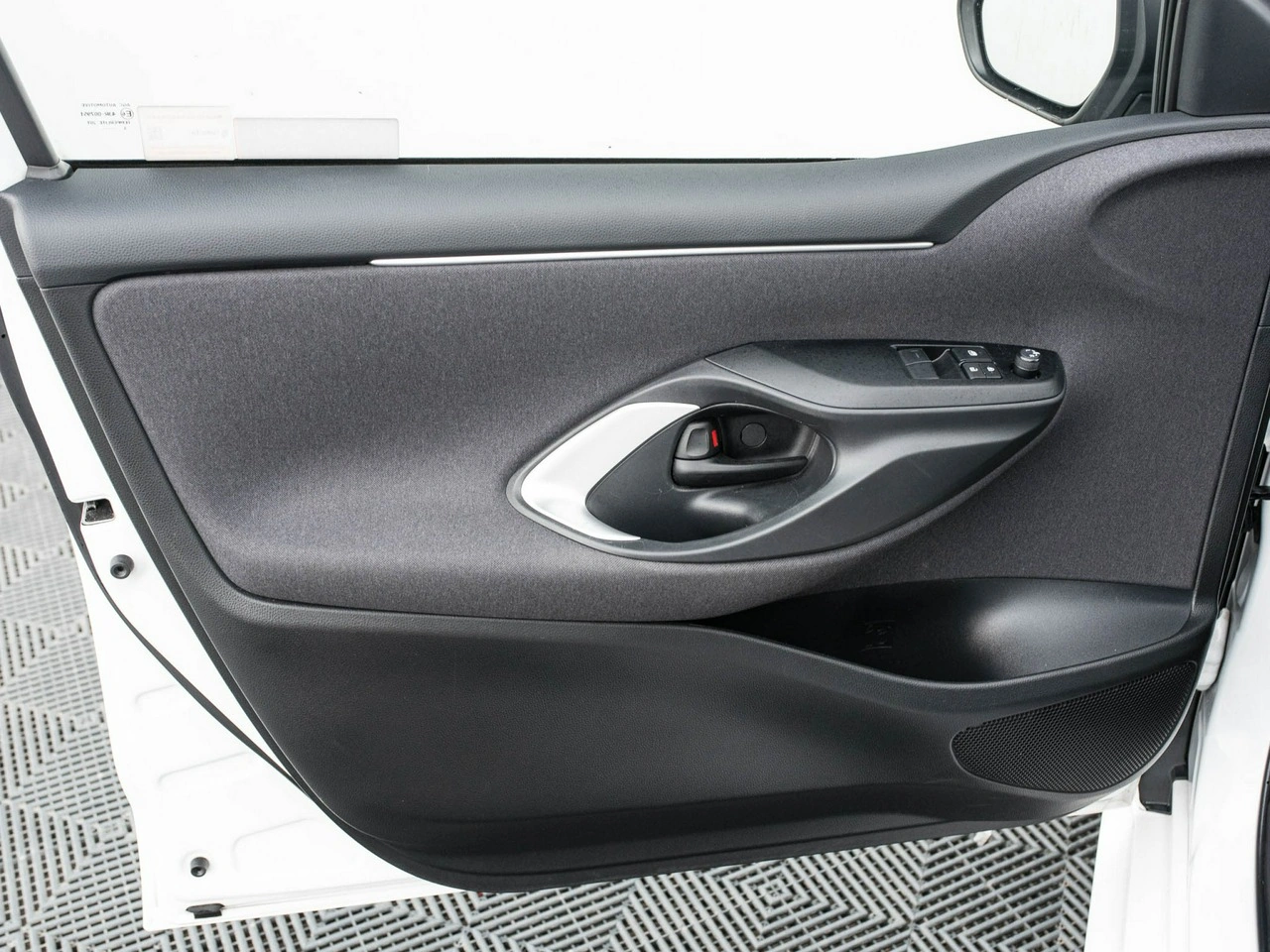 Toyota Yaris - Zdjęcie 8