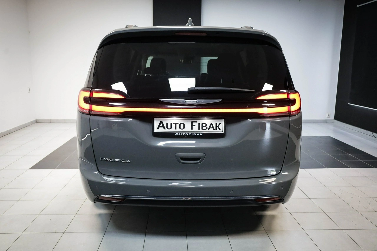 Chrysler Pacifica - Zdjęcie 10