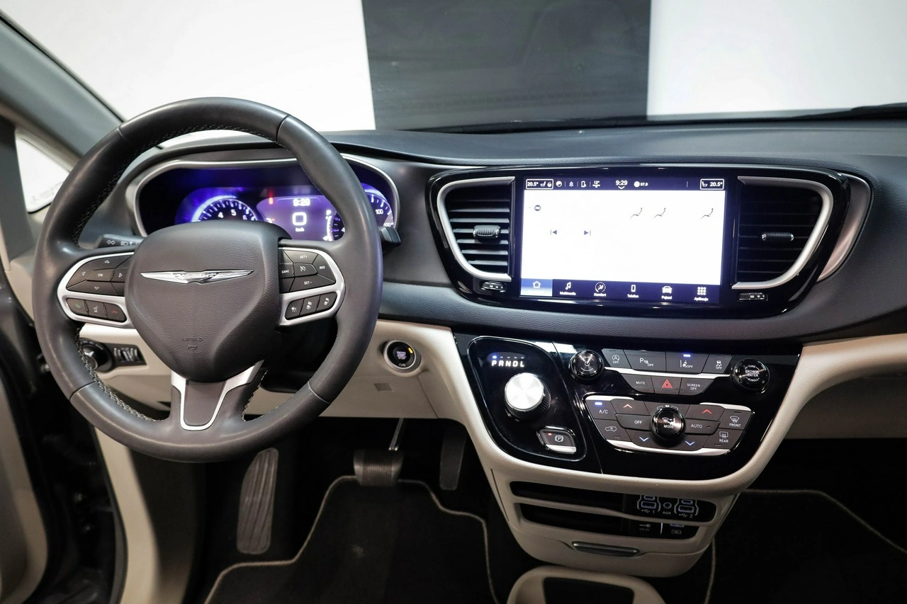 Chrysler Pacifica - Zdjęcie 25