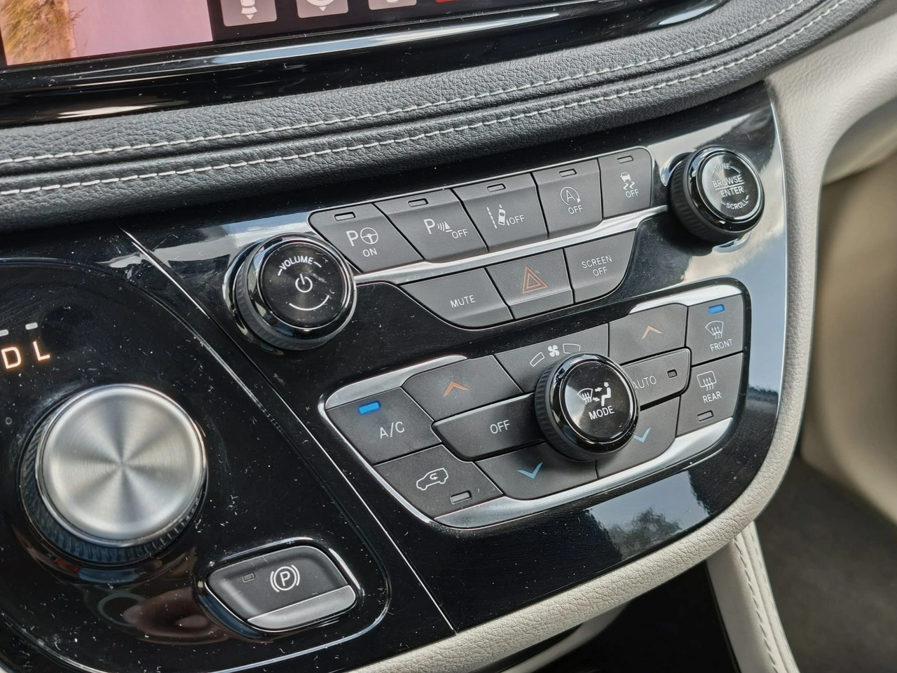 Chrysler Pacifica - Zdjęcie 14