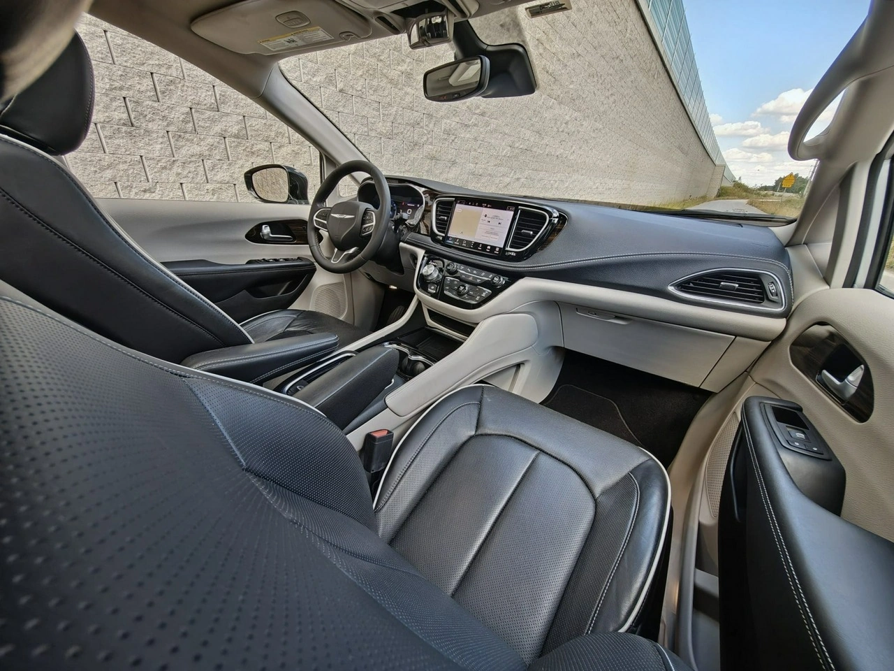 Chrysler Pacifica - Zdjęcie 25