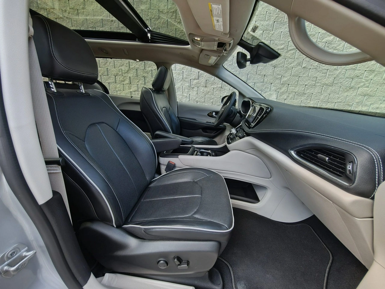 Chrysler Pacifica - Zdjęcie 27