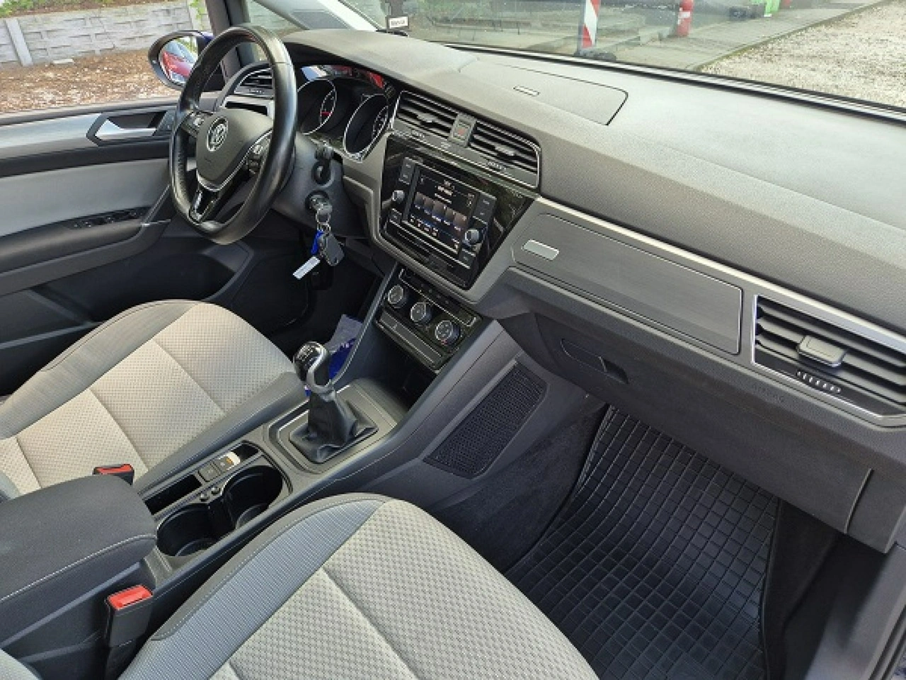 Volkswagen Touran - Zdjęcie 15