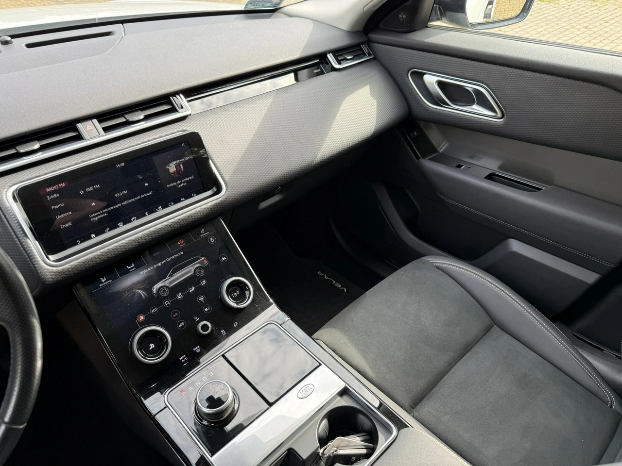 Land Rover Range Rover Velar - Zdjęcie 18