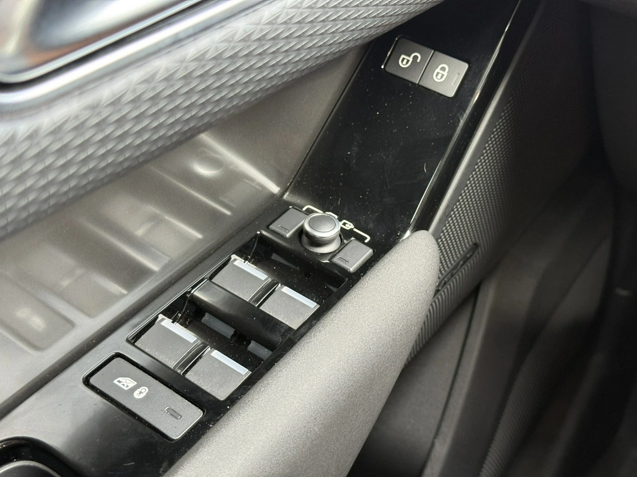 Land Rover Range Rover Velar - Zdjęcie 22