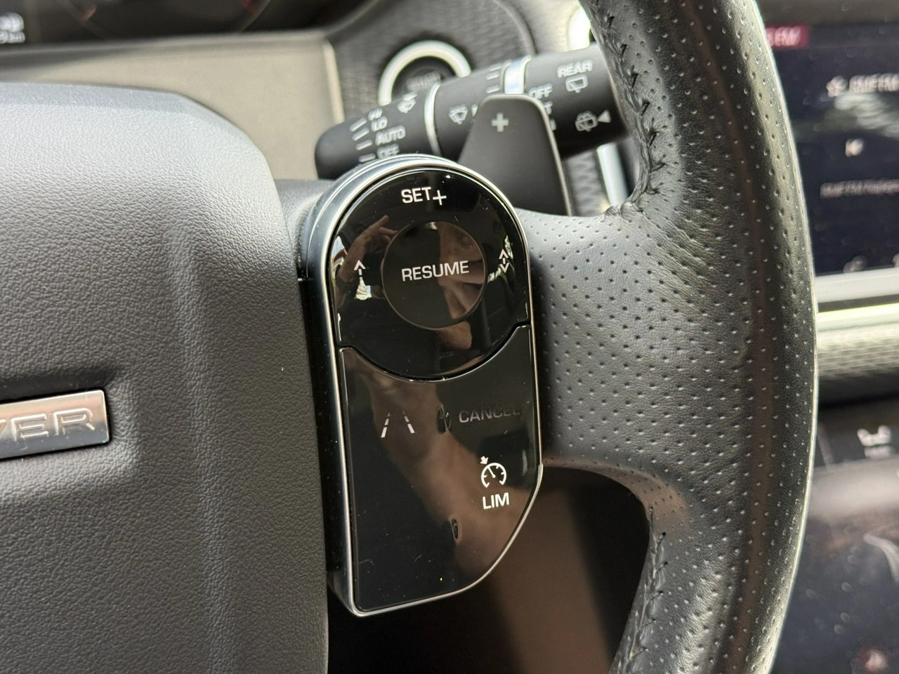 Land Rover Range Rover Velar - Zdjęcie 24
