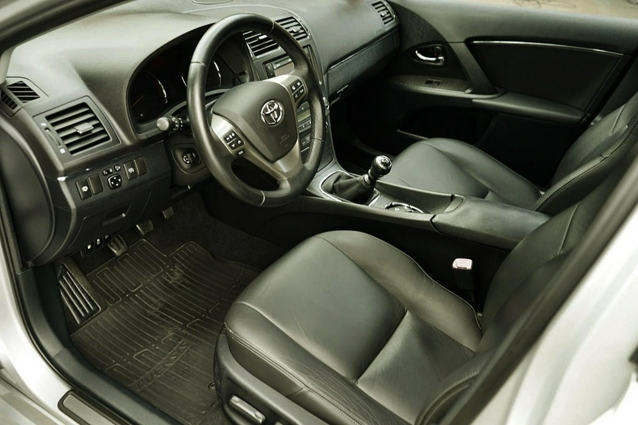 Toyota Avensis - Zdjęcie 10