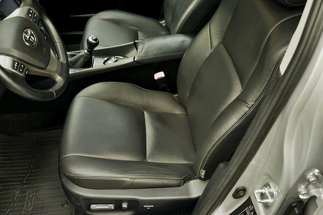 Toyota Avensis - Zdjęcie 11