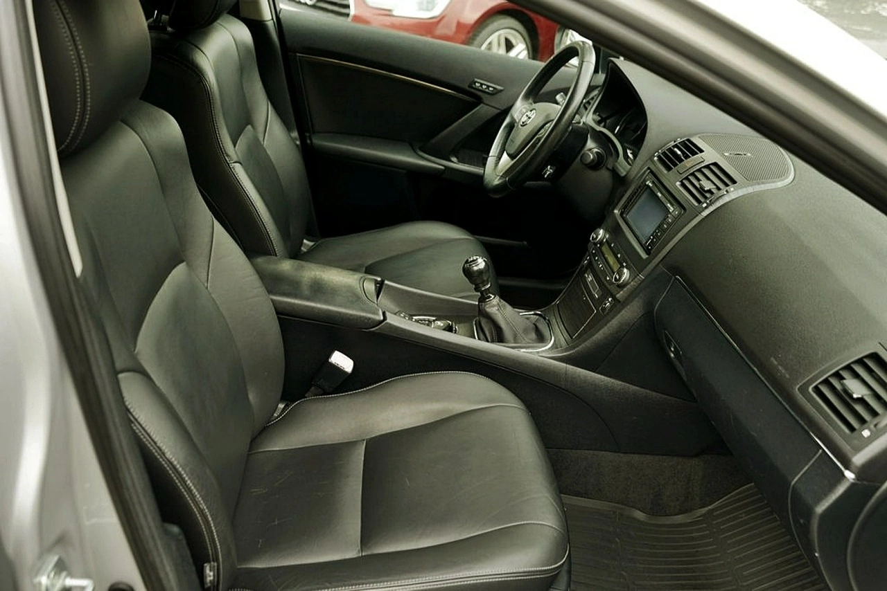 Toyota Avensis - Zdjęcie 12