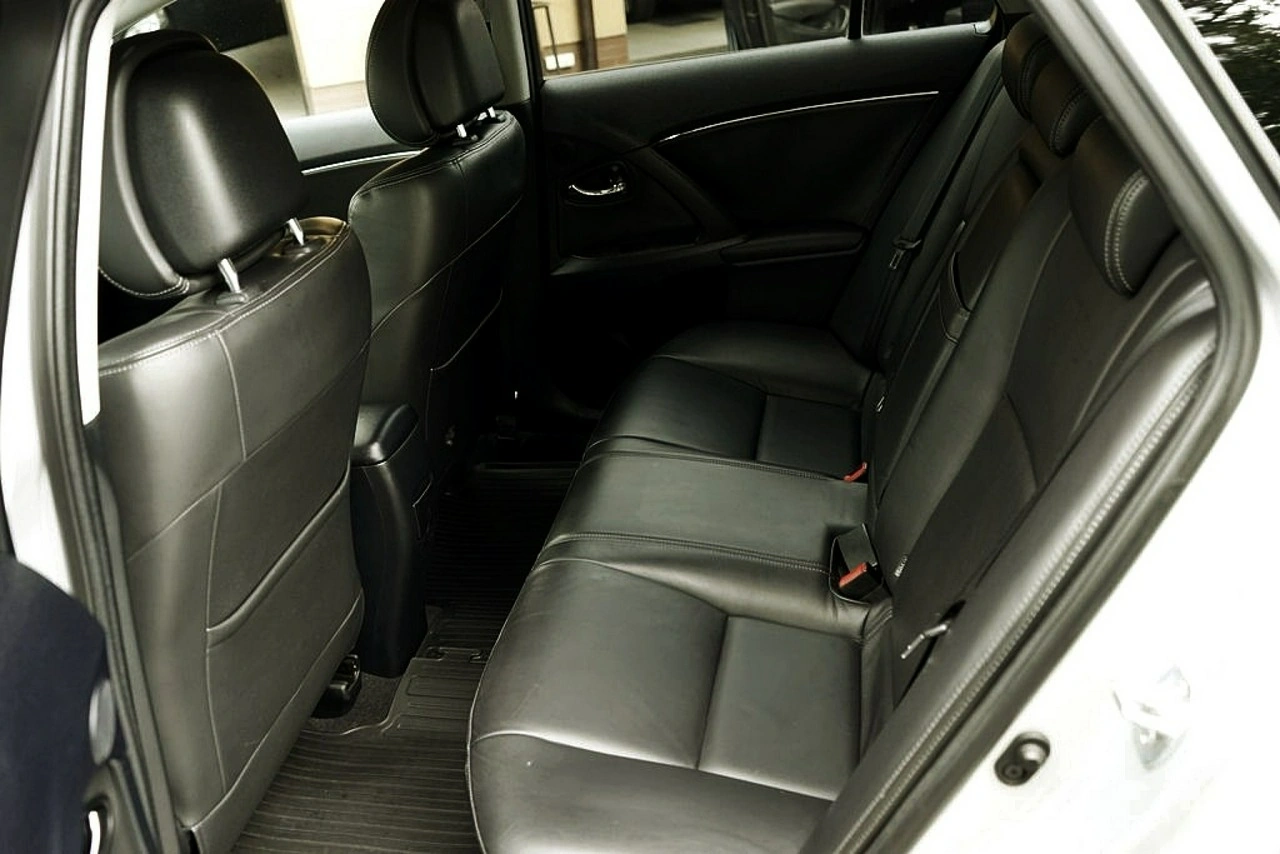 Toyota Avensis - Zdjęcie 14