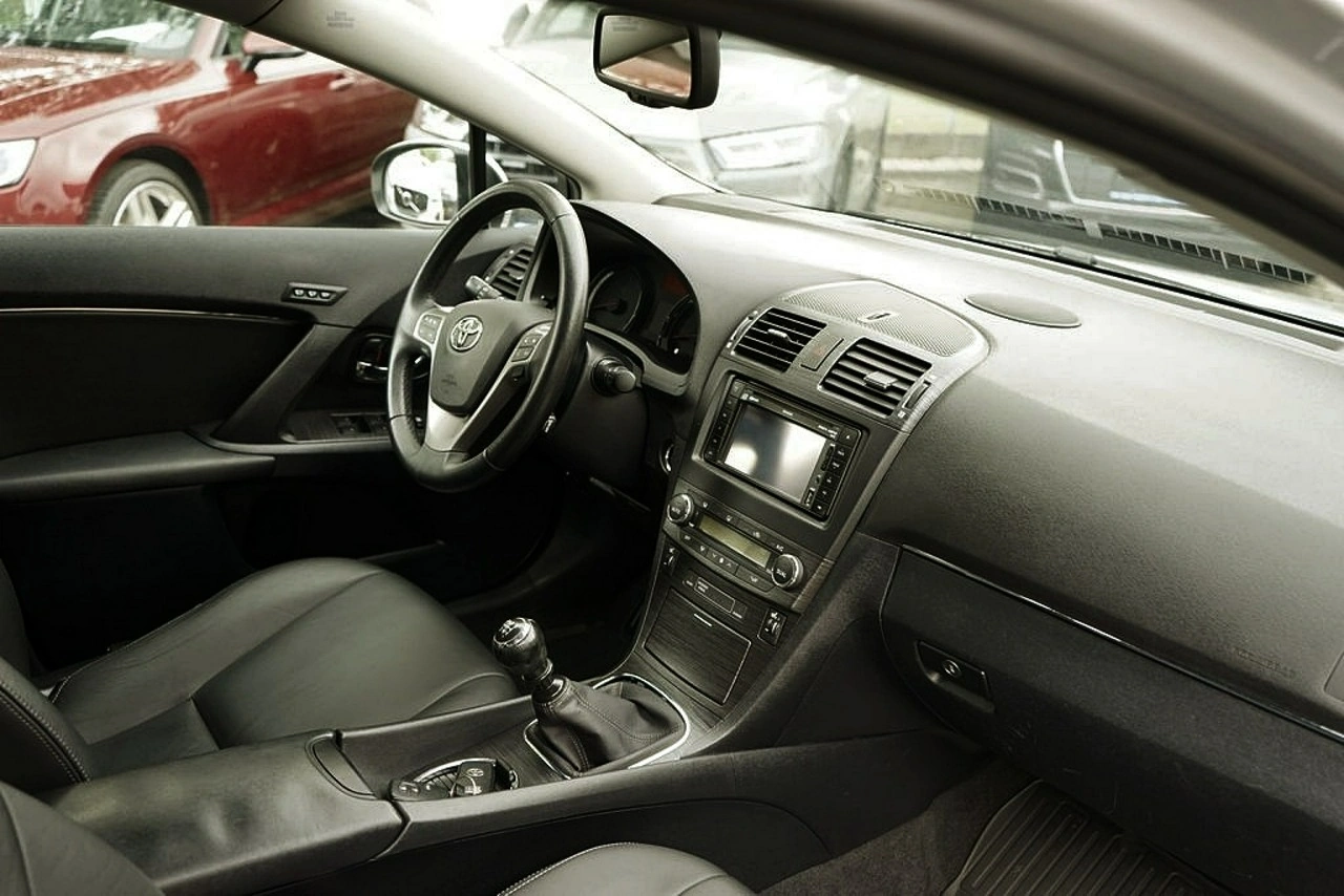 Toyota Avensis - Zdjęcie 20