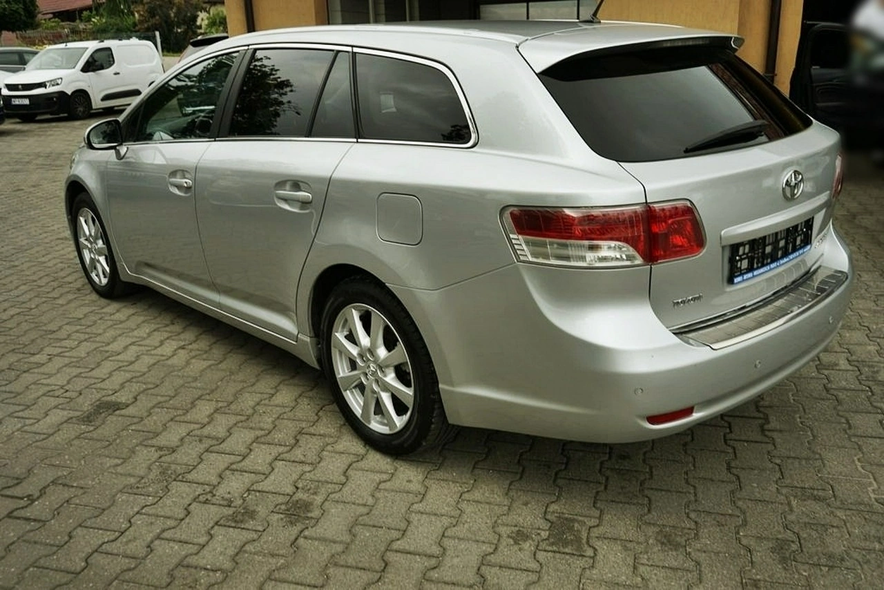 Toyota Avensis - Zdjęcie 4