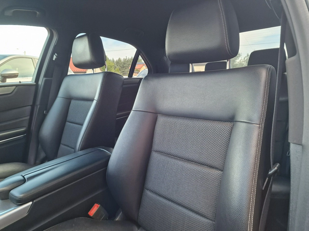 Mercedes E 200 - Zdjęcie 18