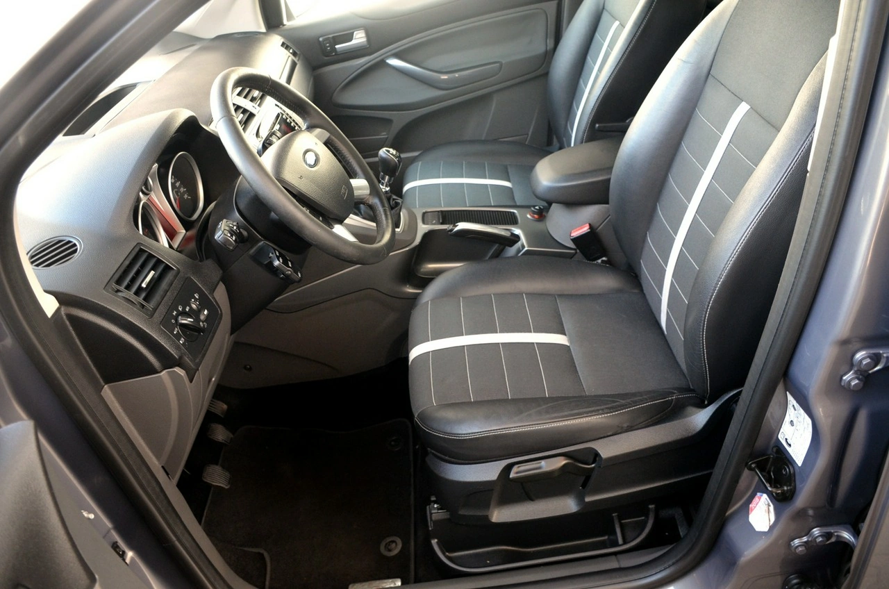 Ford Kuga - Zdjęcie 13