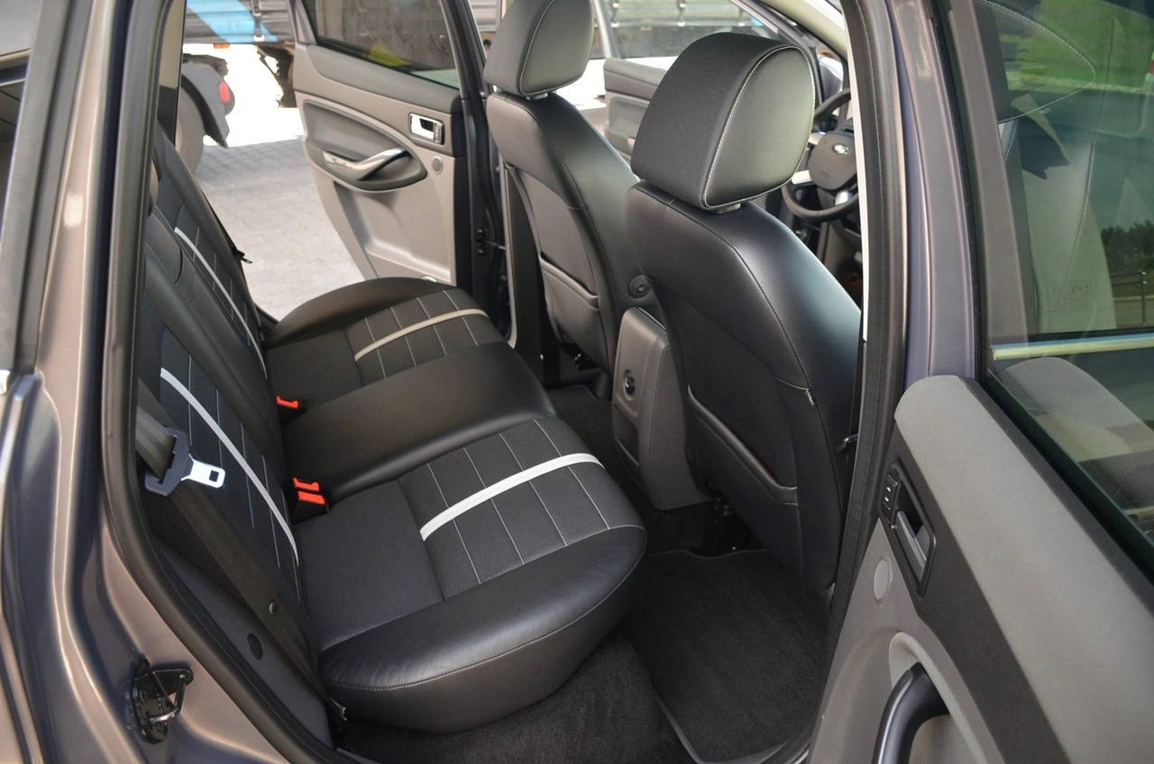 Ford Kuga - Zdjęcie 15