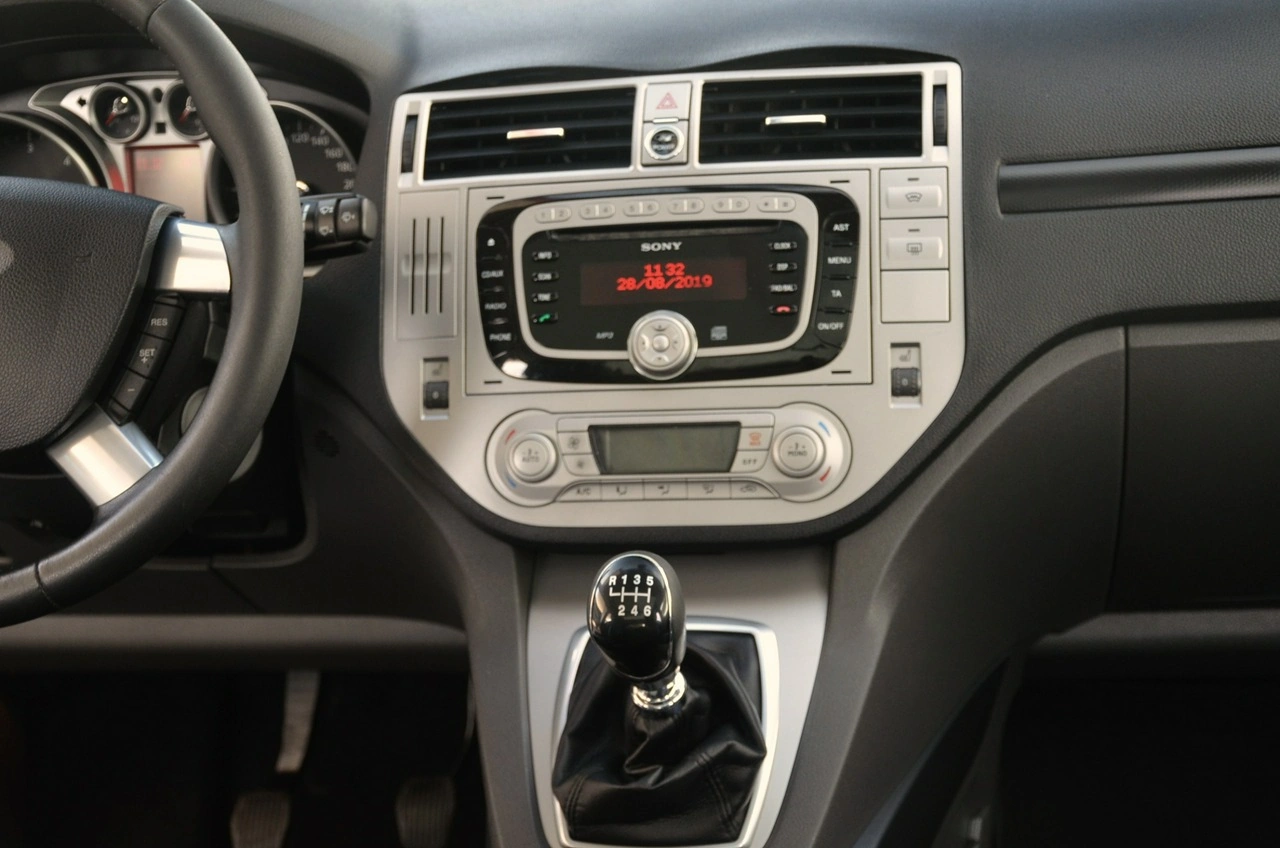 Ford Kuga - Zdjęcie 17