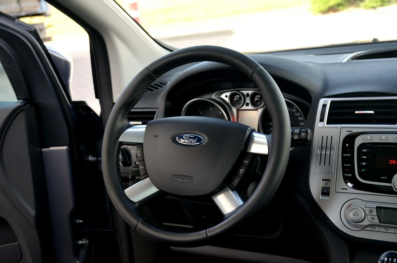 Ford Kuga - Zdjęcie 18