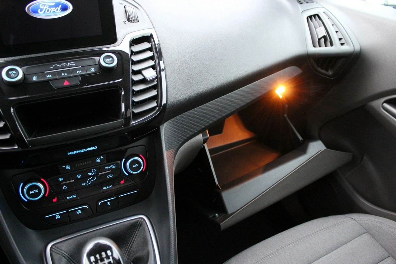 Ford Tourneo Connect - Zdjęcie 26