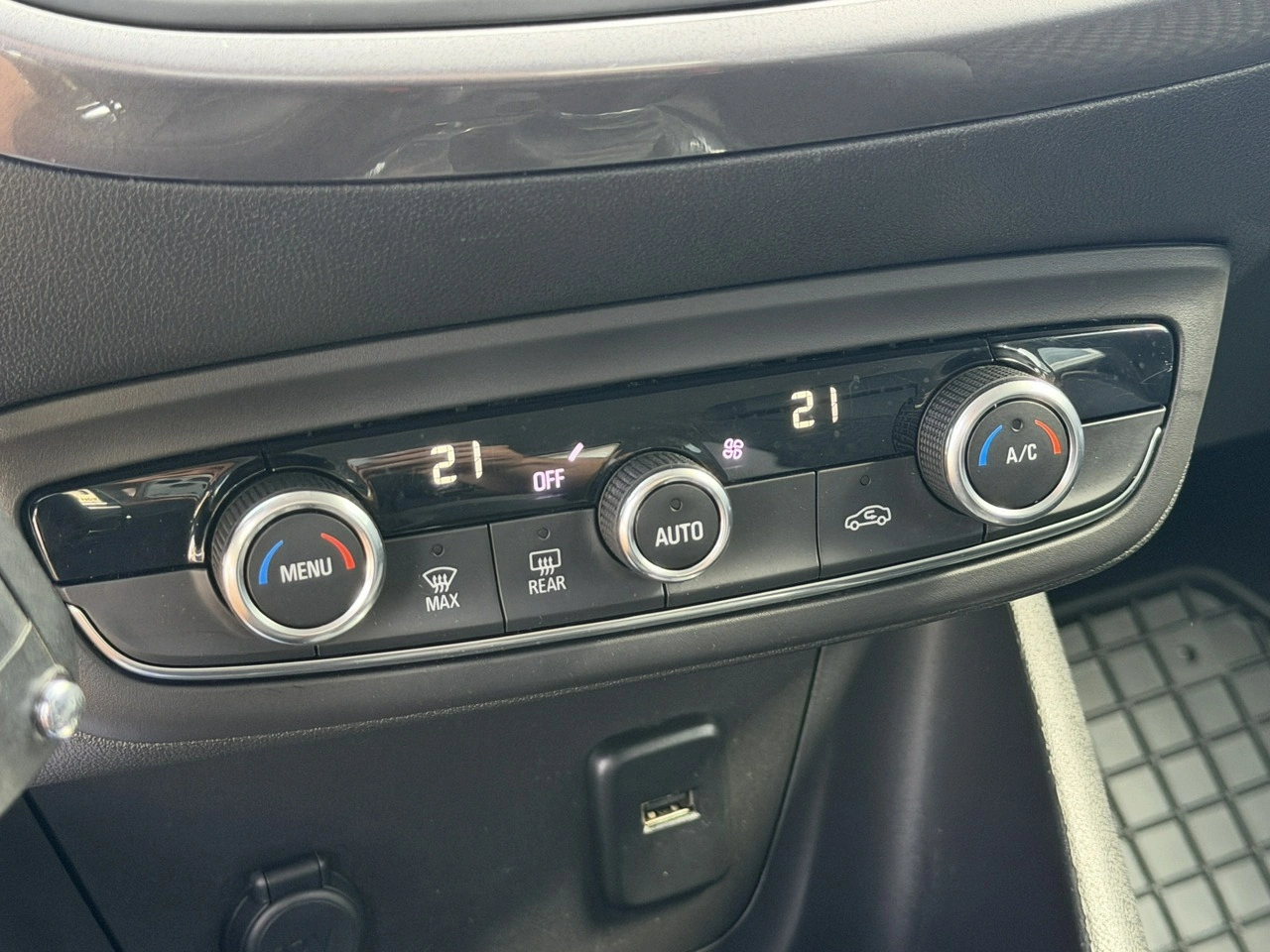 Opel Crossland X - Zdjęcie 23