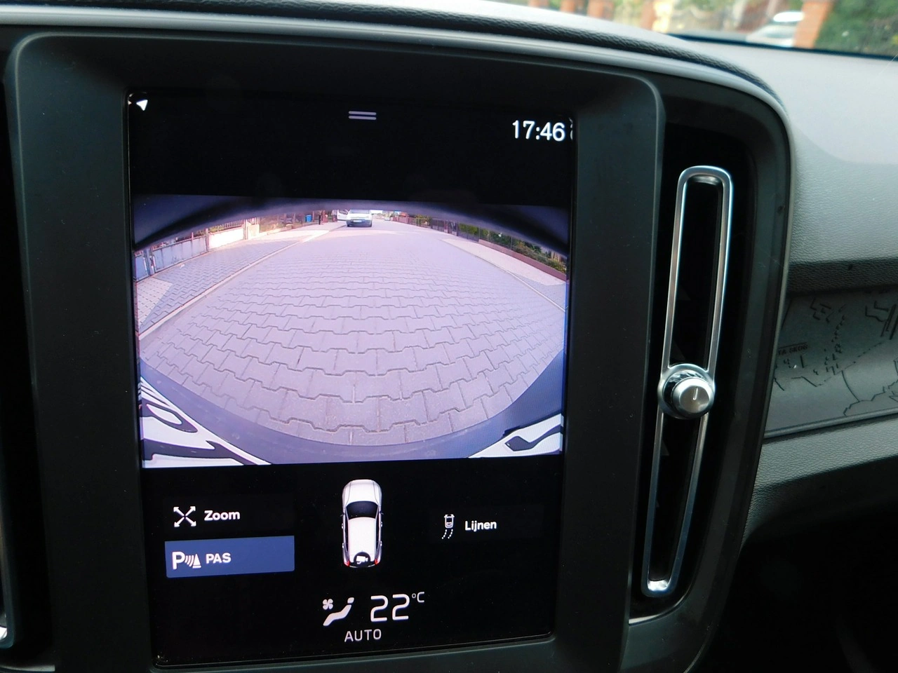 Volvo XC 40 - Zdjęcie 9