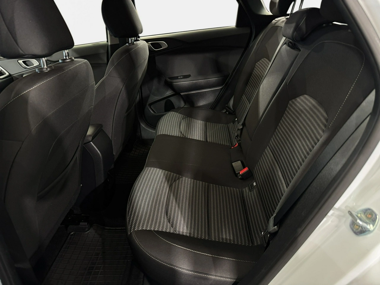 Kia Ceed - Zdjęcie 25